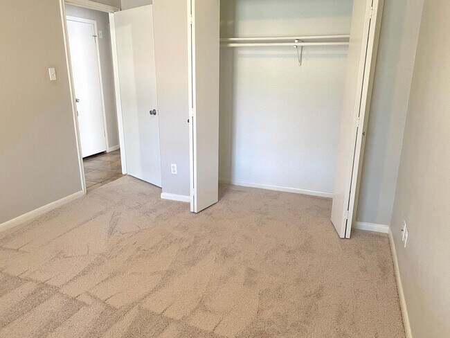 Building Photo - Triditional Spring Branch Beauty