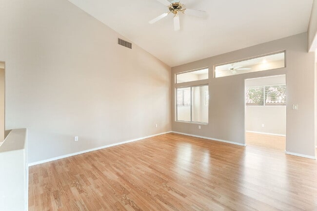 Building Photo - Sun City Summerlin 2 bedroom and 2 bathroom in a  55 and older Neighborhood