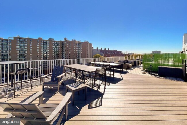 Building Photo - 635 Slaters Ln