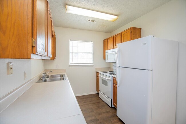 Building Photo - 2509 Parkcrest Dr