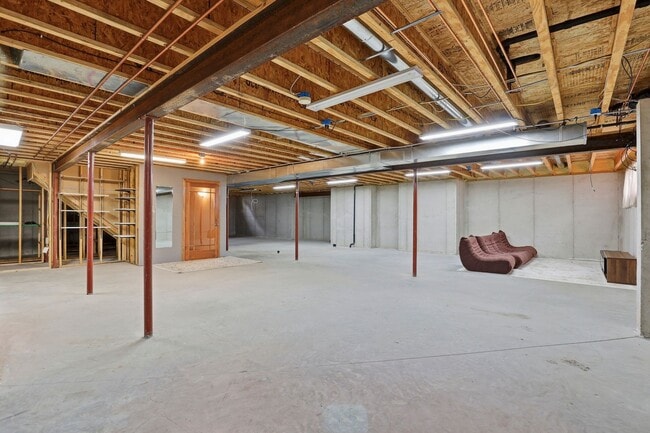 Building Photo - Stunning Appleton Home