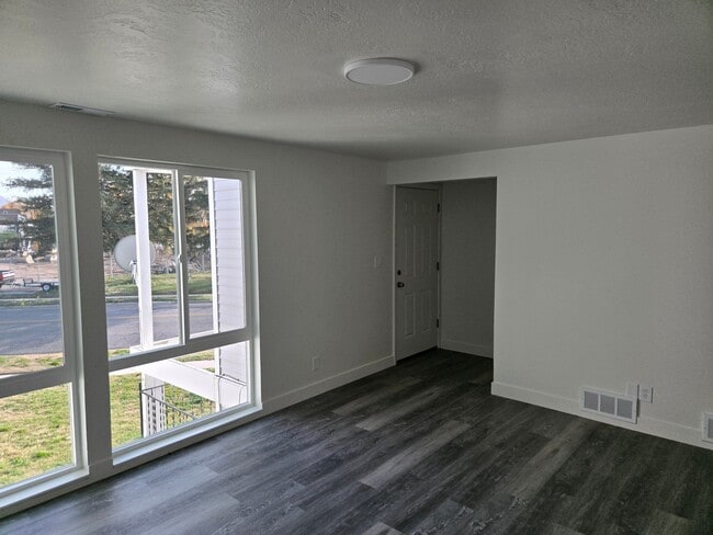 Building Photo - 960 9th St