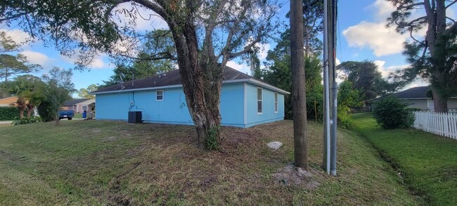 Building Photo - 1405 18th Avenue SW