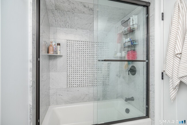 Building Photo - 1140 Fairfield Beach Rd