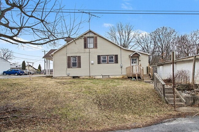 Building Photo - 3 Bedroom Cape Code house in Newville