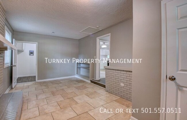 Building Photo - 14 S Wakefield Dr