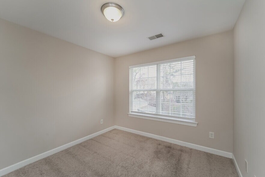 Building Photo - 2865 Island Point Dr NW