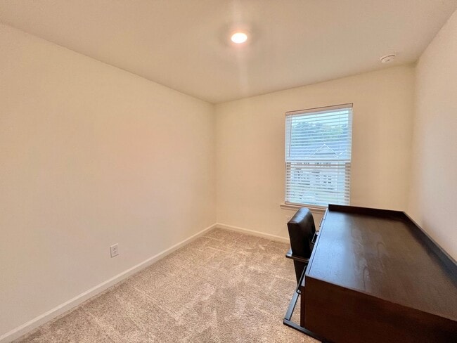Building Photo - Luxurious, Newly Built 3BD, 2.5BA Raleigh ...