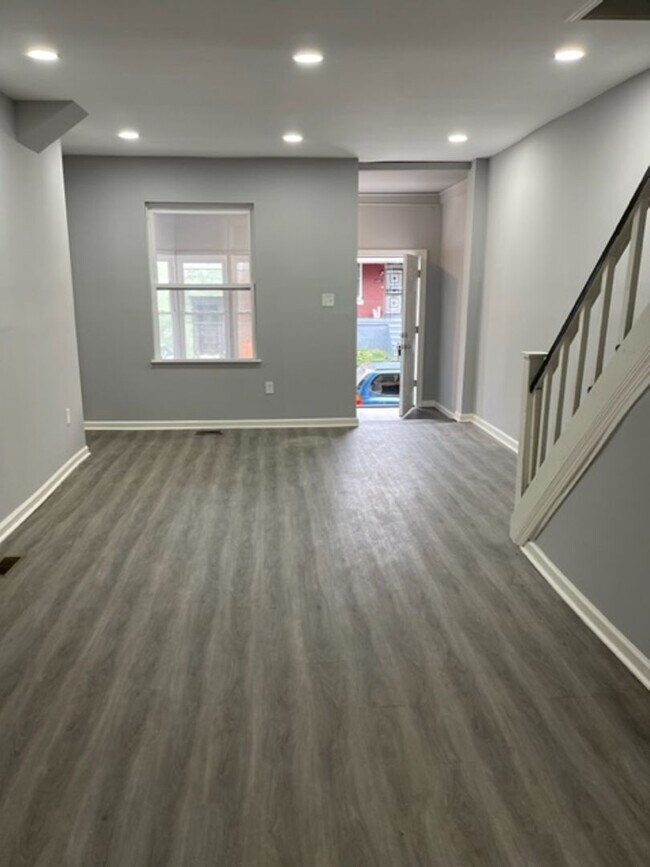 Building Photo - 6051 W Girard Ave