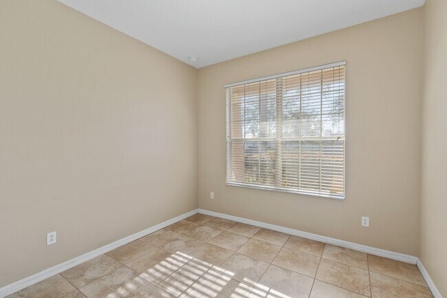 Building Photo - Grand Island Ridge! 3/2 with Split Floorplan and Fenced Backyard