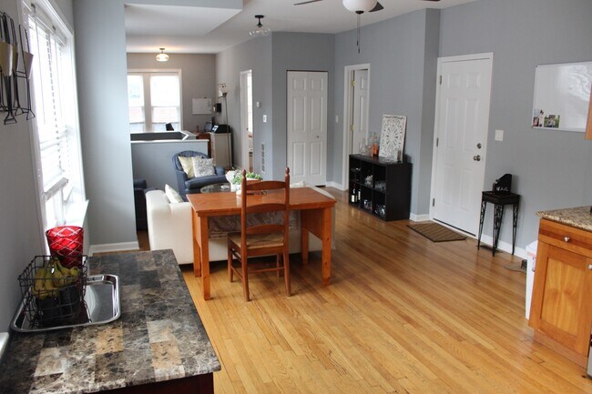 Building Photo - 3745 W Argyle St