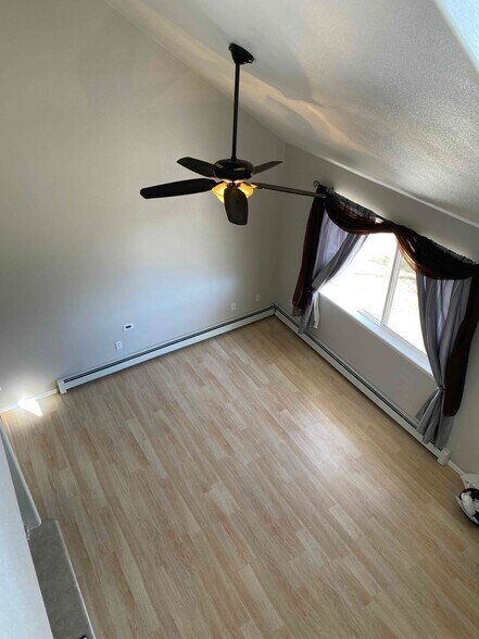Building Photo - 385 Sunnyside Cir
