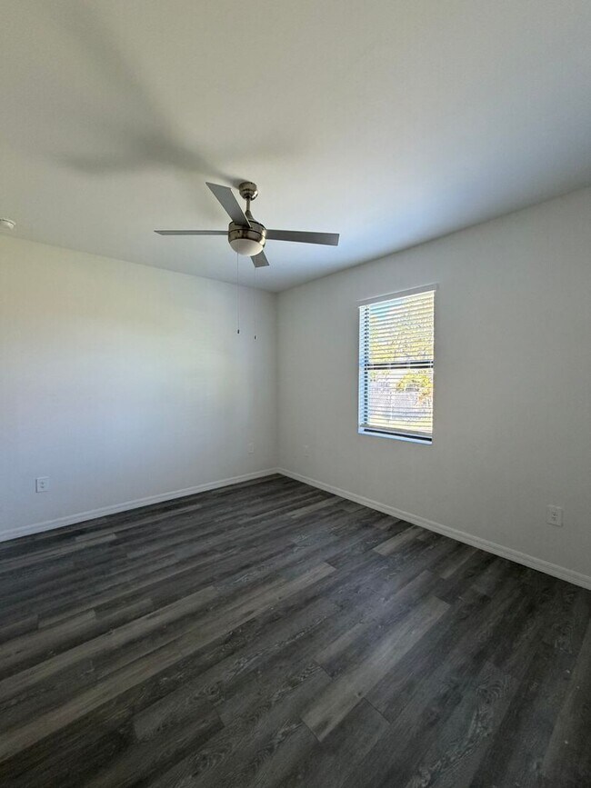 Building Photo - 615 SE 8th St