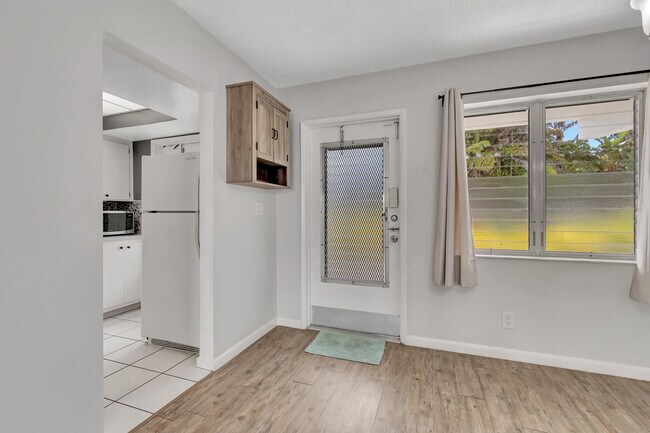 Building Photo - 2161 NE 42nd Ct