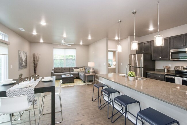 Building Photo - Spacious 1-Bedroom/1.5-Bath, End/Corner un...