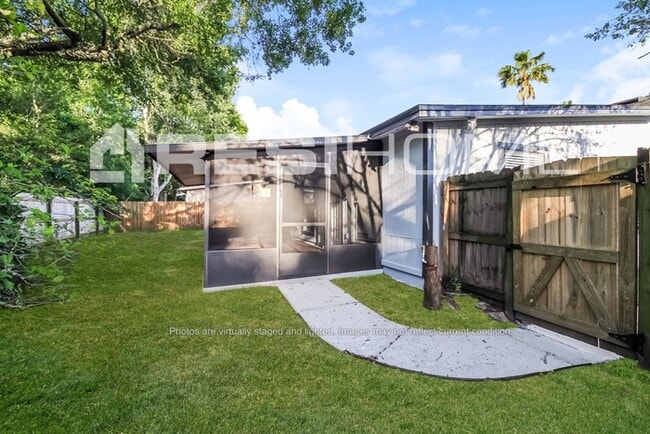 Building Photo - 3739 Mandarin Woods Dr N
