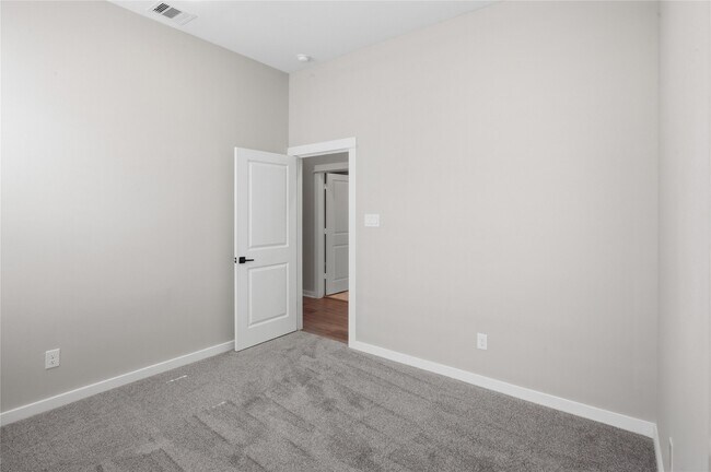 Building Photo - 6728 Parker Grv Ln