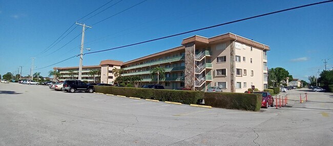 Building Photo - 300 Village Green Cir S