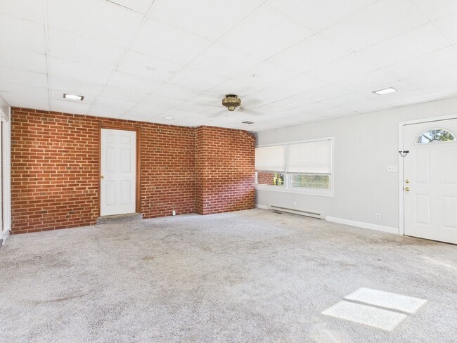 Building Photo - 8282 N Mayfield Ln