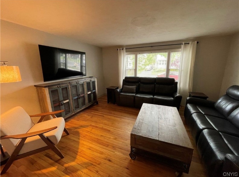 Building Photo - 202 Stafford Ave