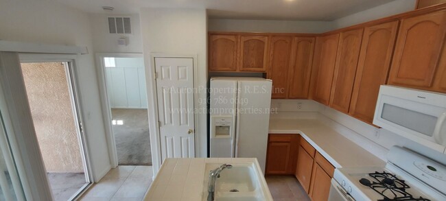 Building Photo - Sierra View Townhouse Lincoln  2 Bed 2 Ba ...