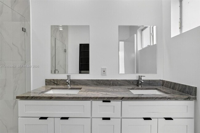 Building Photo - 655 NW 24th Ave