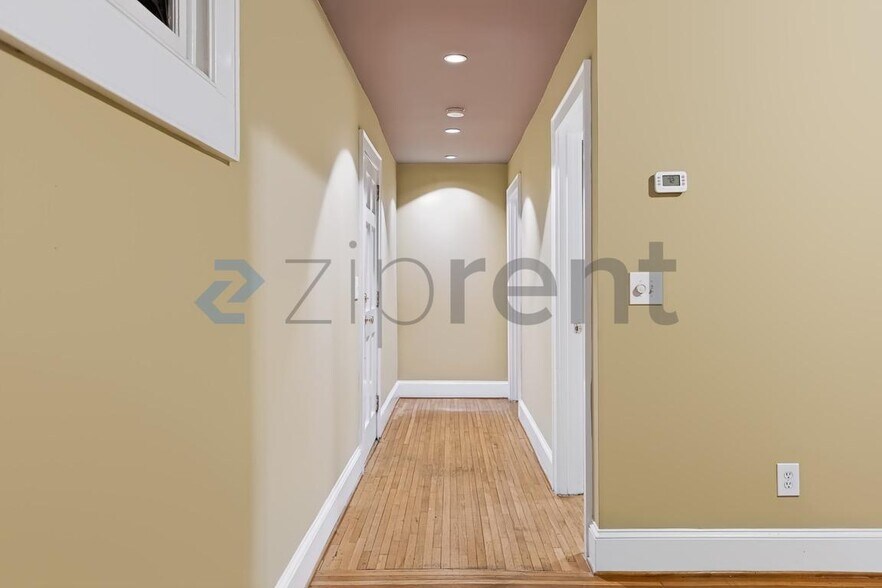 Building Photo - Unit Unit 102