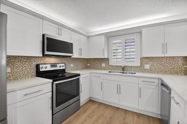 Building Photo - 4517 NW 5th Ave