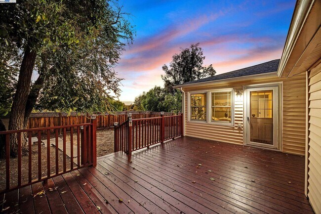 Building Photo - 2438 Upland Dr