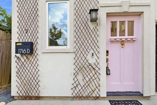 Primary Photo - 1716 Ovid St