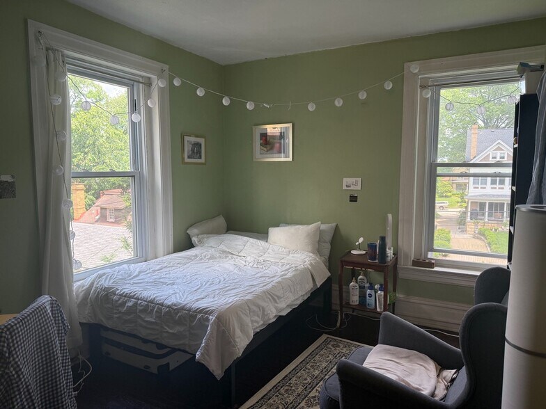 one bedroom - 1545 Denniston St