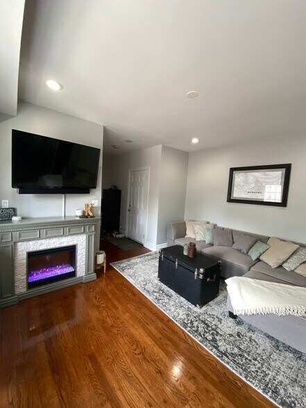 Living Room - 6309 N Albany Ave