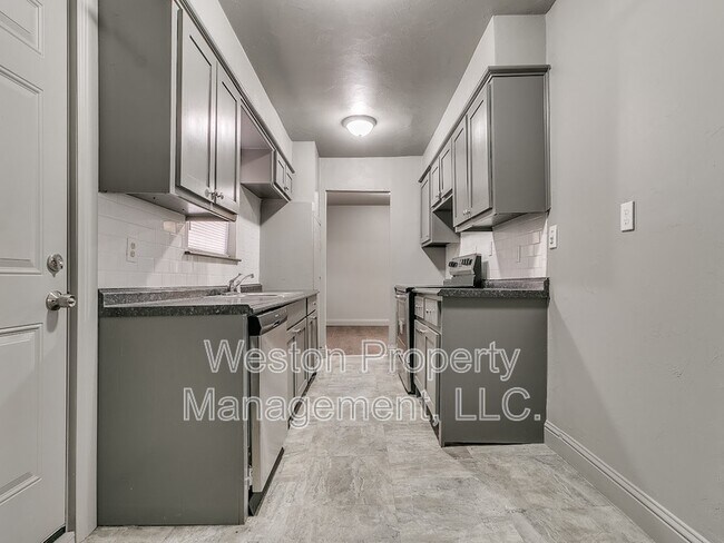 Building Photo - 2101 Westchester Dr