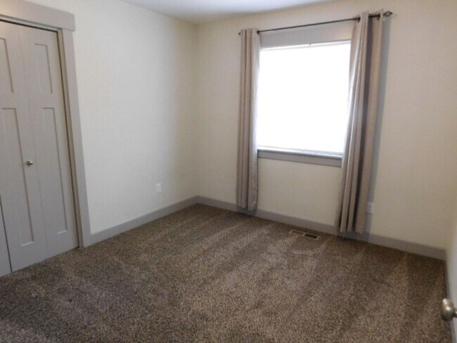 Building Photo - 3Bd/2Ba Single Story Home - Available Soon!