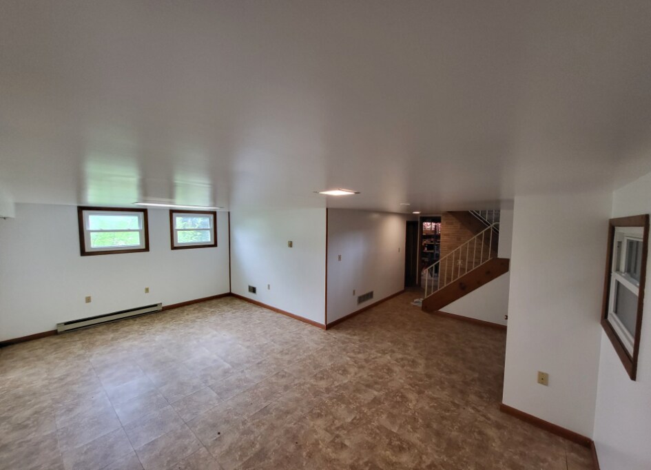 Building Photo - 33 Riverview Dr