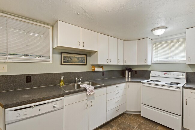Building Photo - 1416 Chrisway Dr