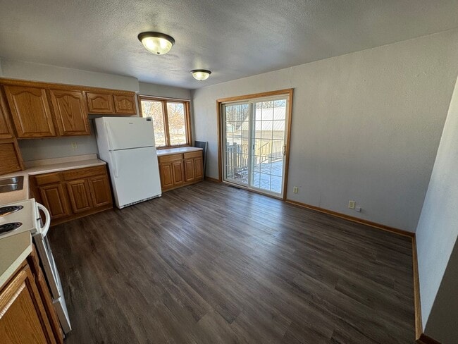 Building Photo - Main level house available for rent