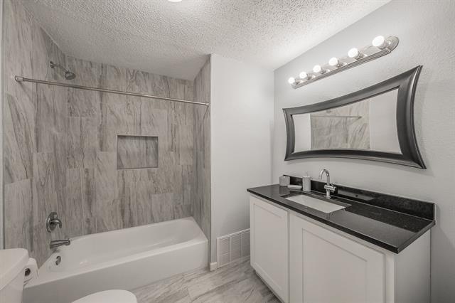 Building Photo - 1009 S Waco St