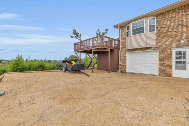 Building Photo - 7918 Holly Hills Dr