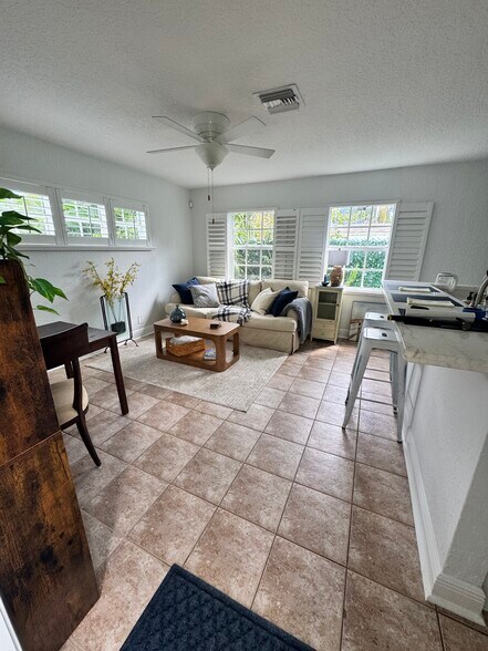 Building Photo - 426 34th St