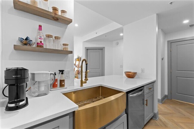 Building Photo - 1074 Peachtree Walk NE