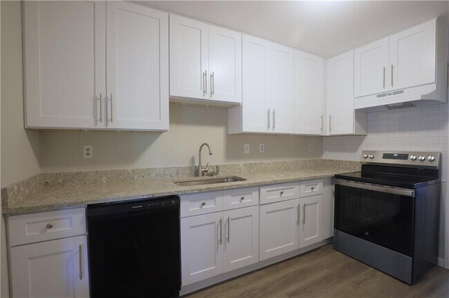 Building Photo - 4732 Valley Dale Dr SW