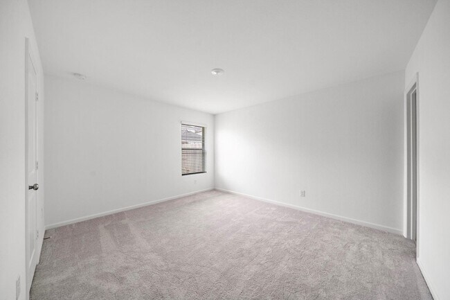 Building Photo - 27142 Breakaway Ln