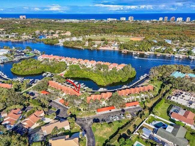 Building Photo - 2320 Treasure Isle Dr