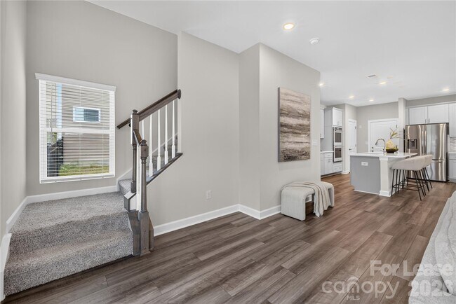 Building Photo - 314 Hyssop Ct