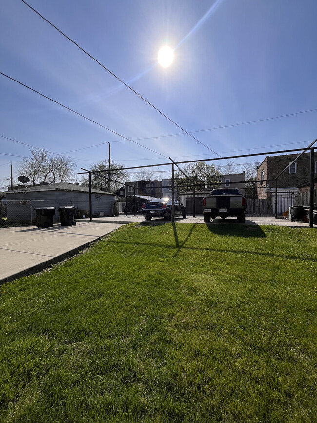 Building Photo - 1430 N Leamington Ave