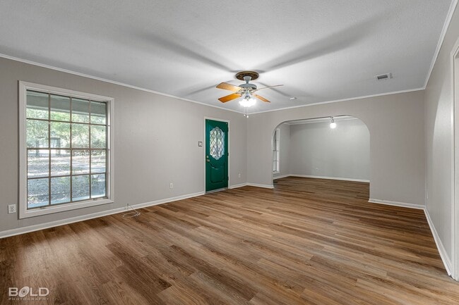 Building Photo - Country LIving!! MOVE IN SPECIAL HALF OFF FIRST MONTHS RENT