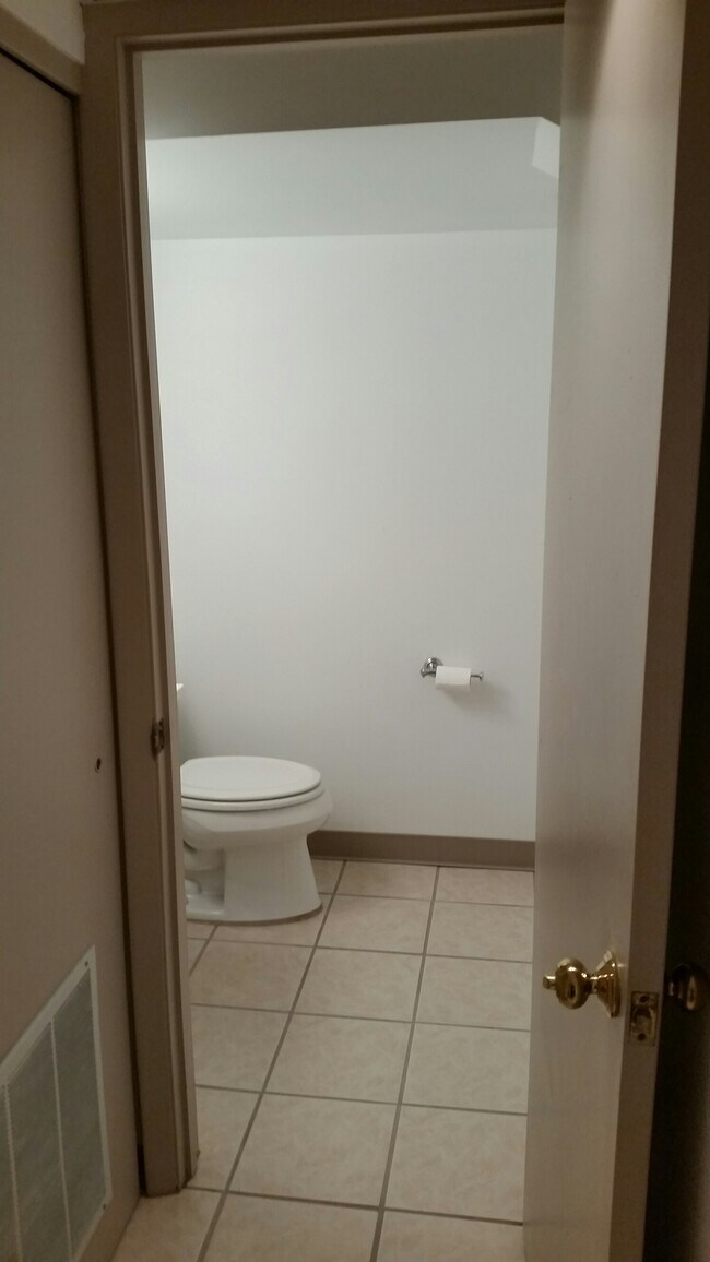 Building Photo - 112 E 5th St