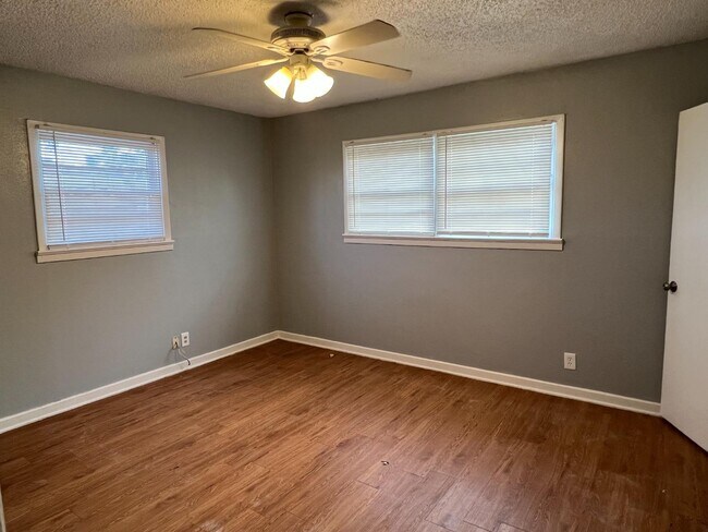 Building Photo - 2210 35th St