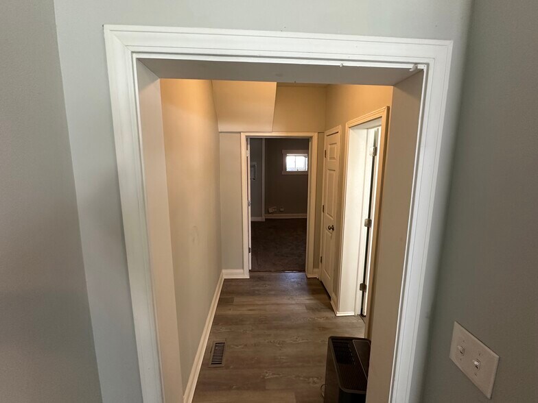 Building Photo - 35 E High St